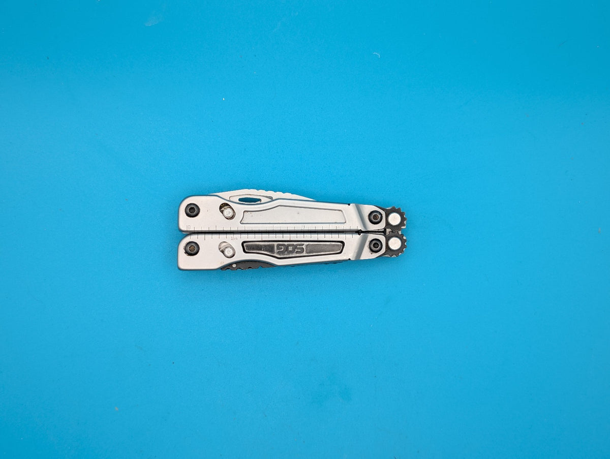 Retired SOG PowerPlay Knife Pliers Multi Tool! With Sheath!