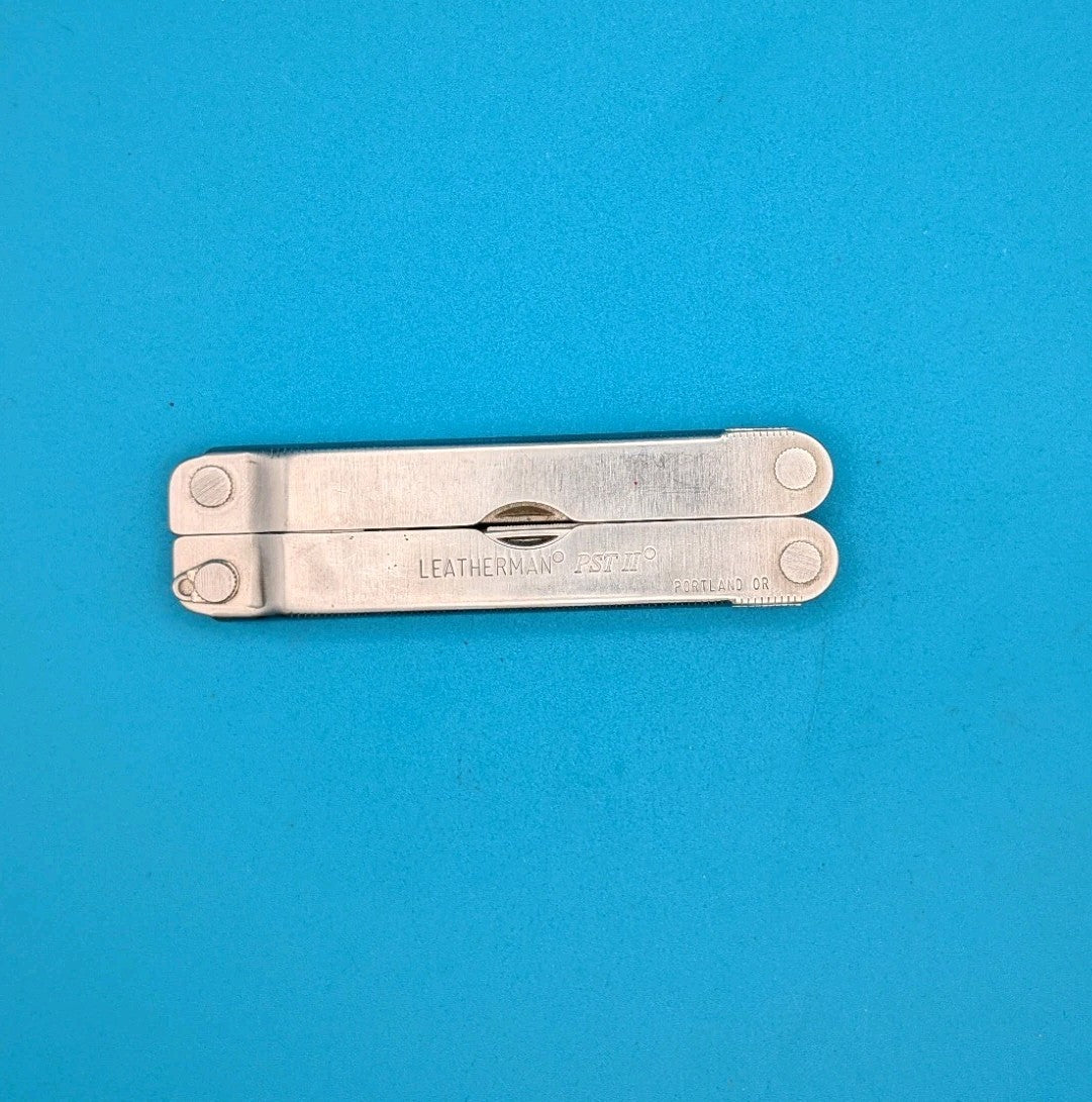 Leatherman PST 2 Multi Tool! 09/03 date stamp! Fast Shipping!