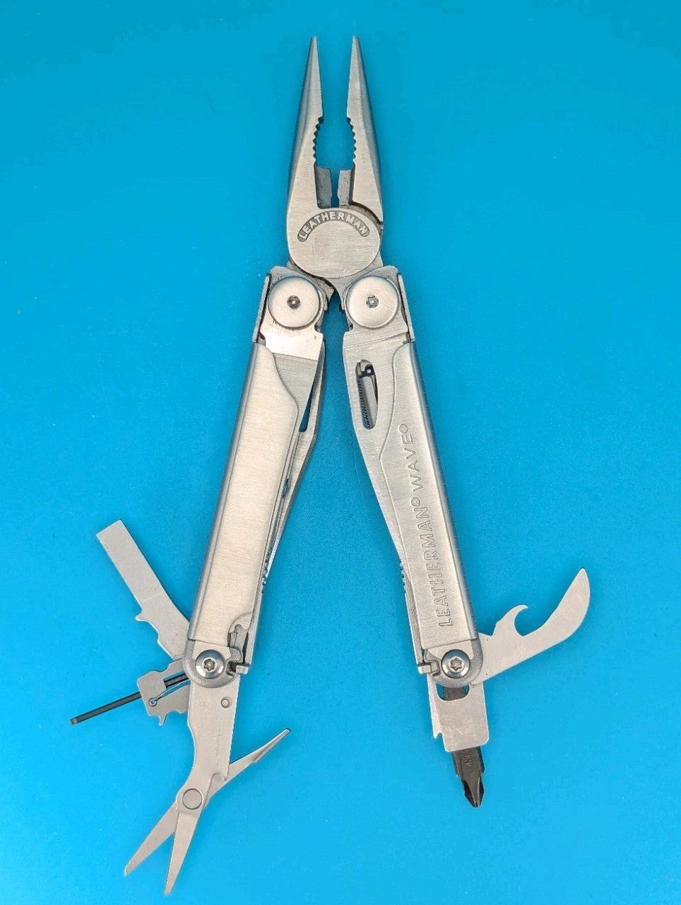 Leatherman Wave Multi Tool! Stainless! Retired! Free Shipping! WITH SHEATH!
