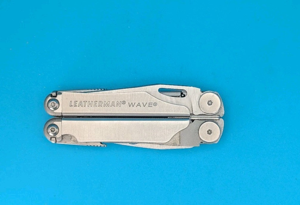 Leatherman Wave Multi Tool! Stainless! Retired! Free Shipping! WITH SHEATH!