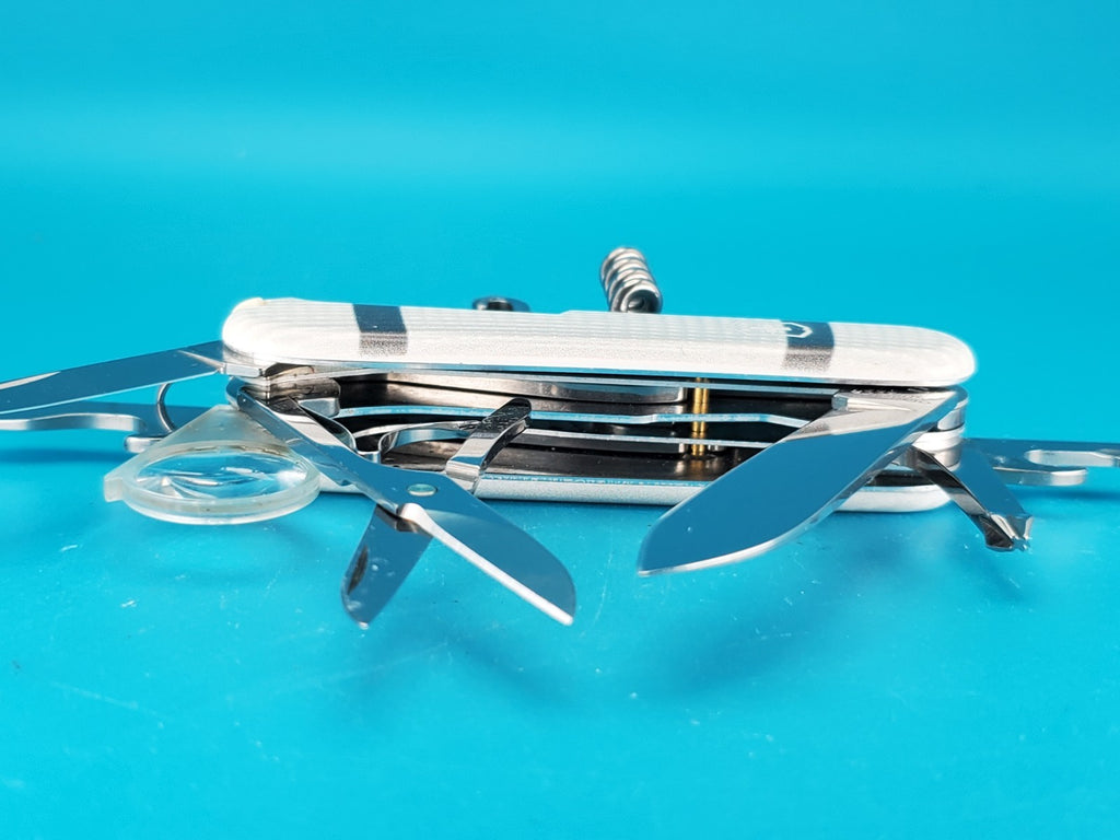 Victorinox Explorer Swiss Army Knife w/ Magnifying Glass! *CARDIOBAND 2021*
