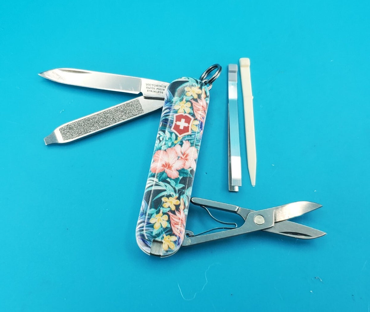Victorinox Classic Tommy Bahama Swiss Army Knife Multi Tool!