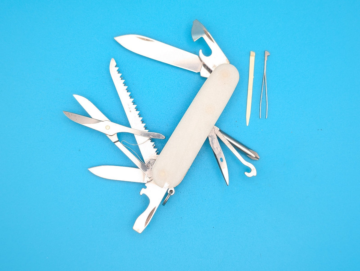 CUSTOM VICTORINOX FIELDMASTER GLOW IN THE DARK SWISS ARMY KNIFE! 91mm