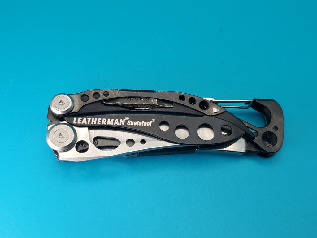 LEATHERMAN Skeletool Multi Tool - Combo Edge Blade Knife Pliers Carabiner!!!