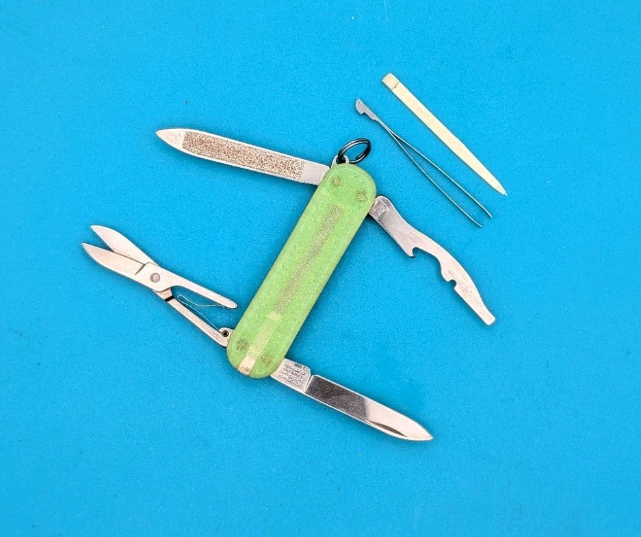 Victorinox Rogue 58mm Swiss Army Knife Multi Tool! Glow in the Dark Scales!