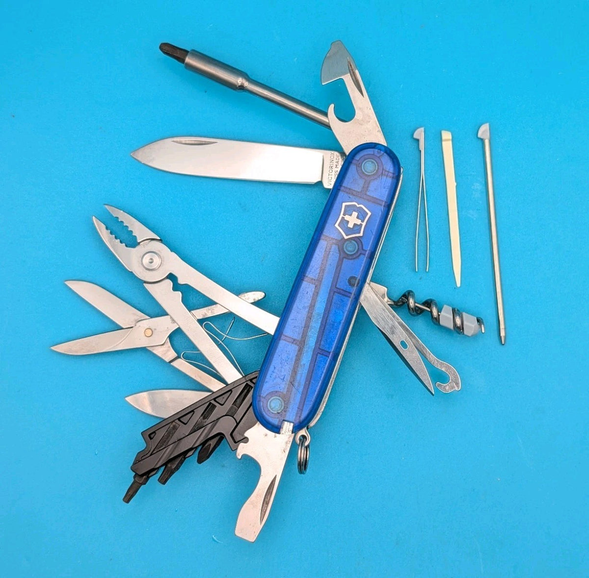 Victorinox Cybertool M (34) Swiss Army Knife Multi Tool! Blue! With Sheath!