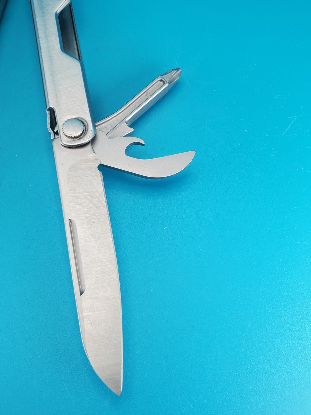 LEATHERMAN Bond Multitool, Stainless Steel Everyday Tool!