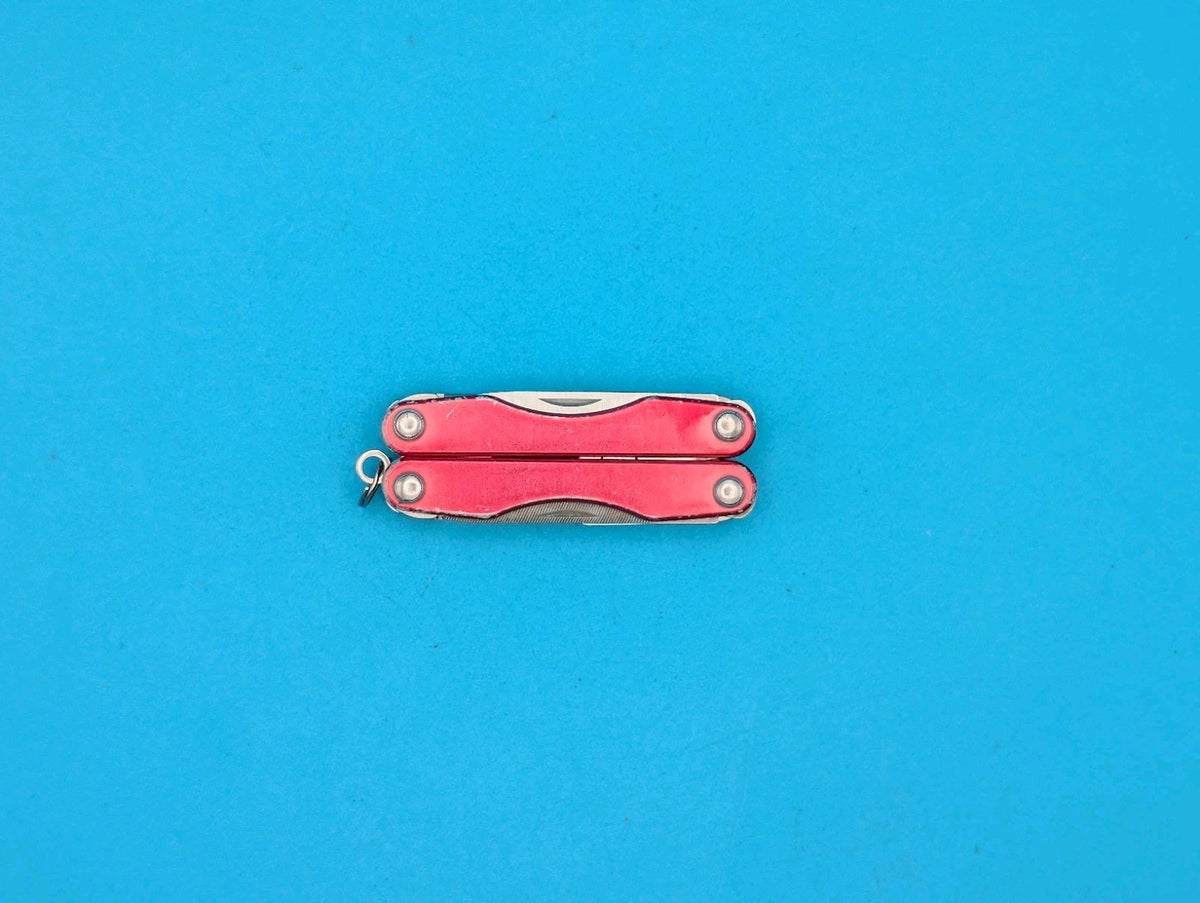 Leatherman Squirt P4 Multi-Tool, Key Ring, Retired, RED!