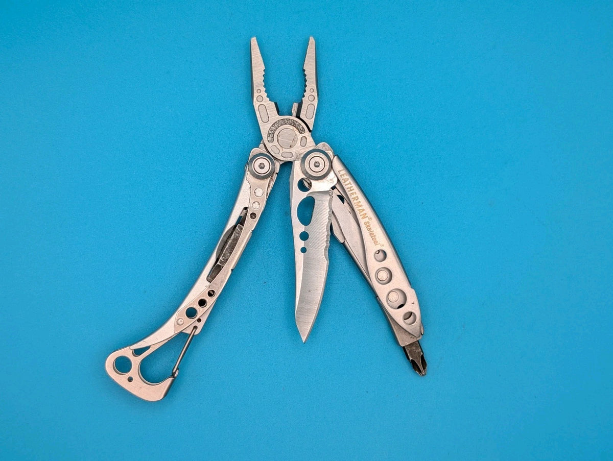 LEATHERMAN Skeletool Multi Tool - Combo Edge Blade Knife Pliers Carabiner!!!