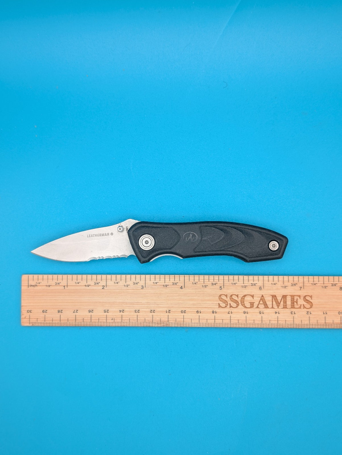 Leatherman C301 Combo Edge Liner Lock Folding Pocket Knife!