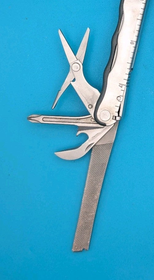 Leatherman Blast Multi-Tool, Missing Small Eyelgass Screwdriver
