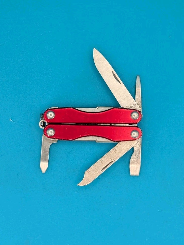 Leatherman "Squirt S4" Stainless Steel Multi Tool - RED!