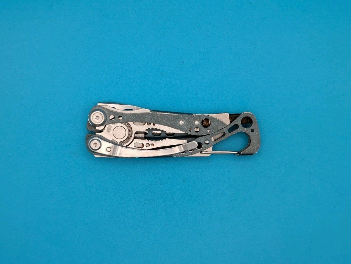 Leatherman Skeletool Multi Tool - Combo Blade Knife Pliers, Navy Blue Handle PCI