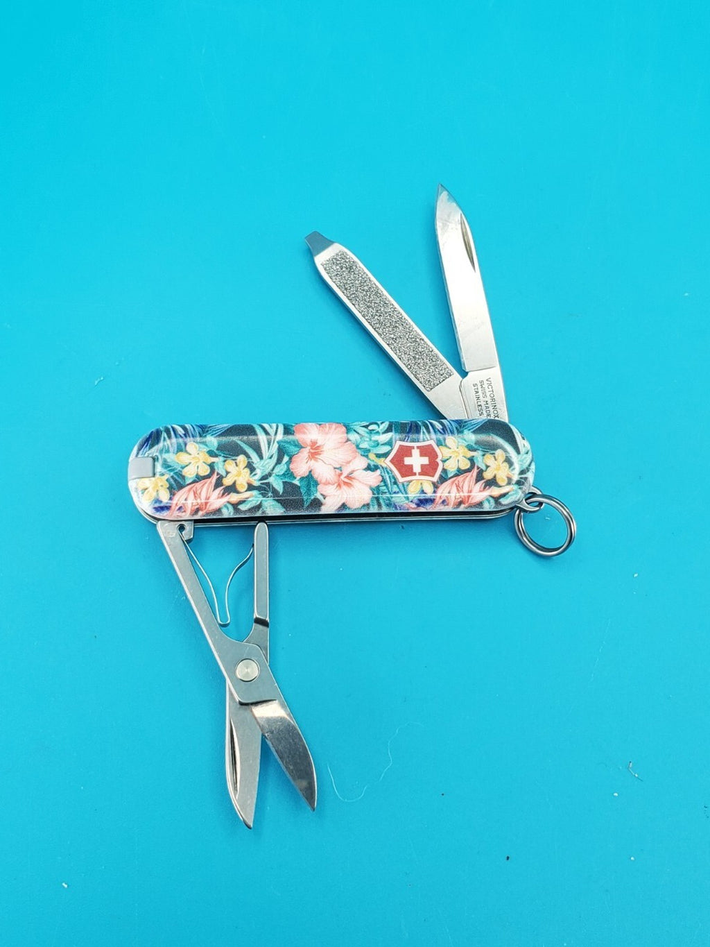 Victorinox Classic Tommy Bahama Swiss Army Knife Multi Tool!