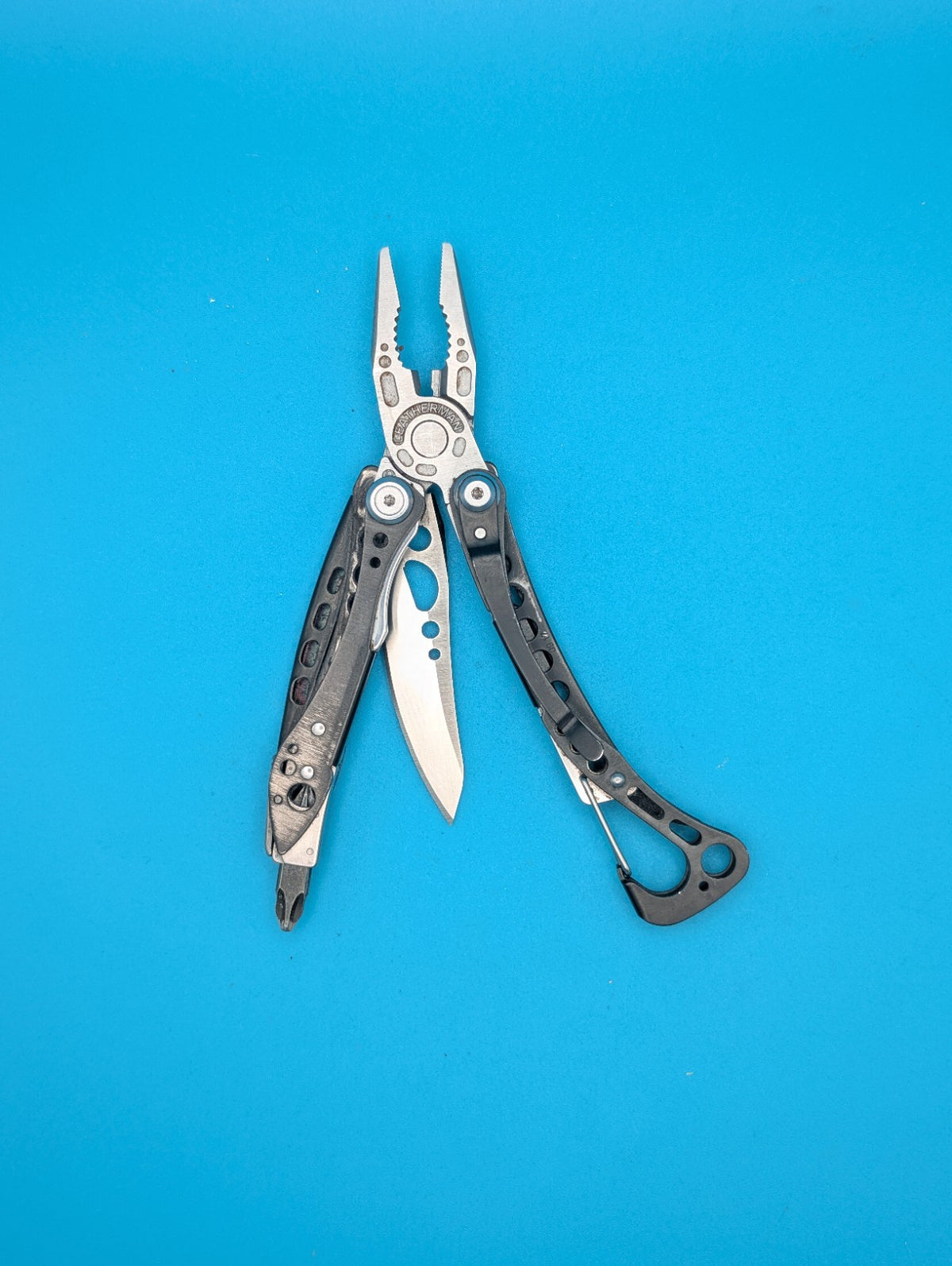Leatherman Skeletool CX Multitool Plain Edge Knife!
