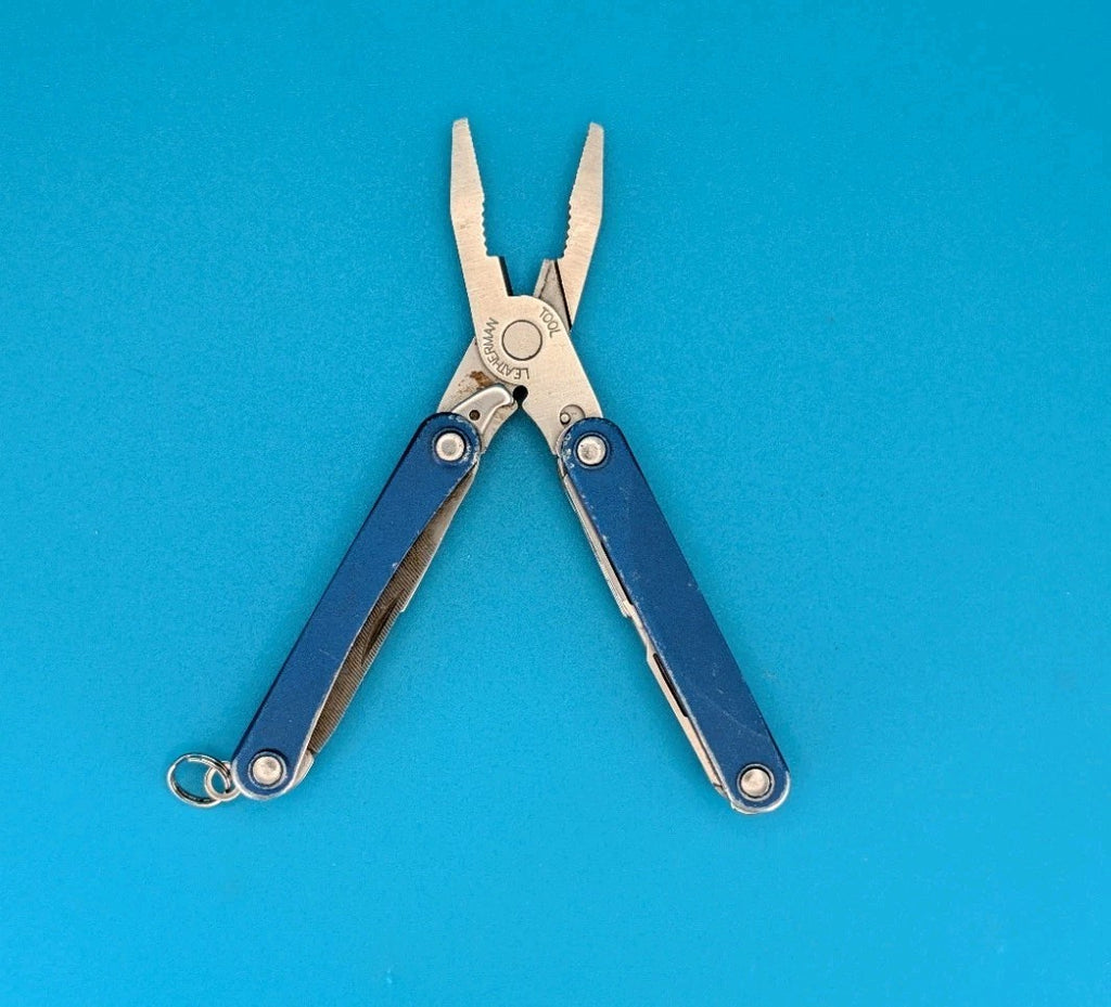 Leatherman SQUIRT PS4 Multi-Tool With Pliers Scissors Knife BLUE!