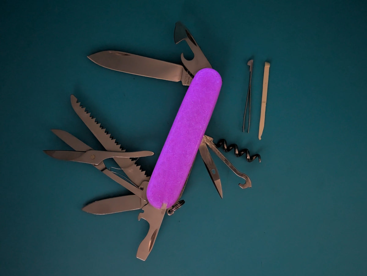 Victorinox Huntsman Electric Purple Glow in the Dark Swiss Army Knife! 91mm
