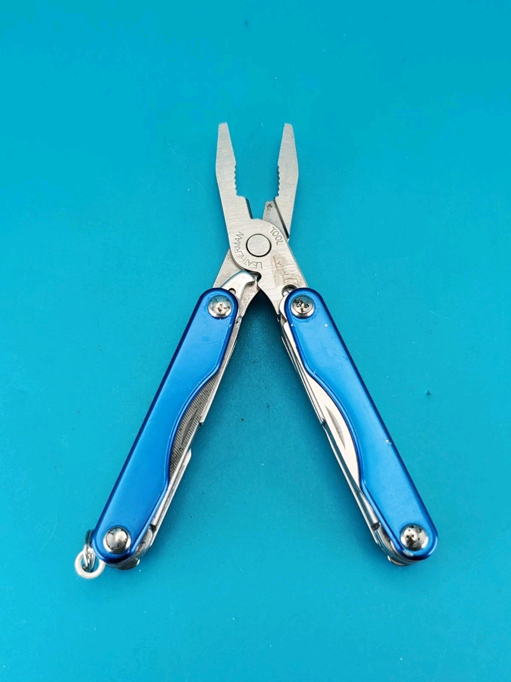 Leatherman Squirt P4 Multi-Tool, Key Ring, Retired, BLUE!