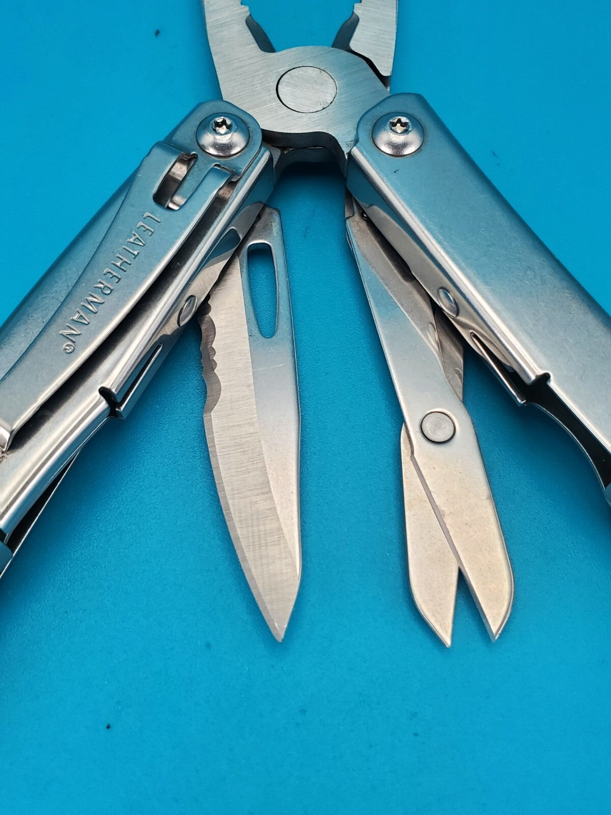 LEATHERMAN WINGMAN MULTI-TOOL! FAST SHIPPING! WITH SHEATH!