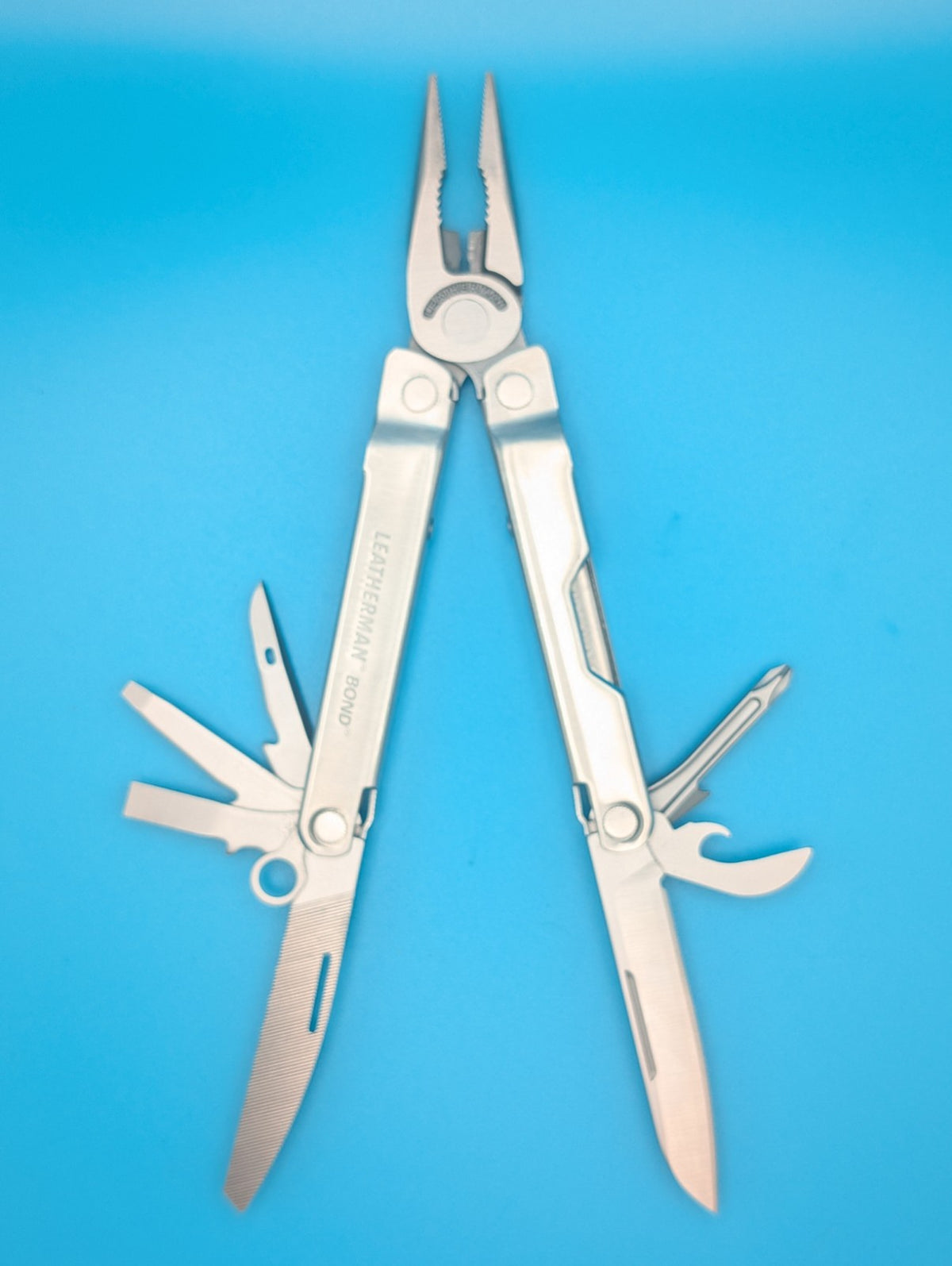 Leatherman Bond Multitool, Stainless Steel Everyday Tool with Sheath, Misumi