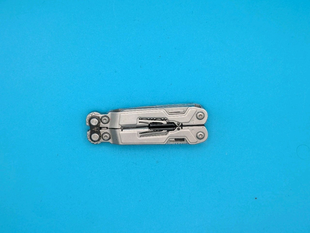 SOG PowerPint Tool Compact Lightweight Silver Multi-Tool!