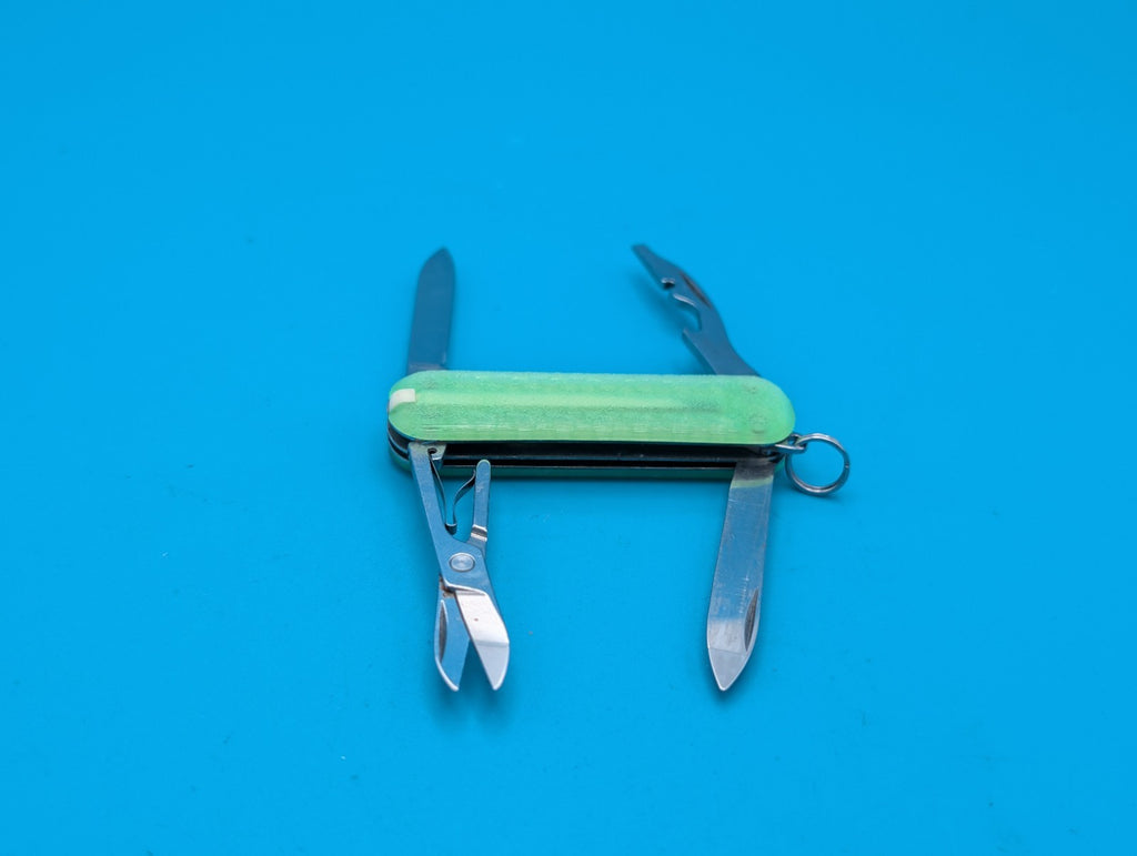 Victorinox Rogue 58mm Swiss Army Knife Multi Tool! Glow in the Dark Scales!