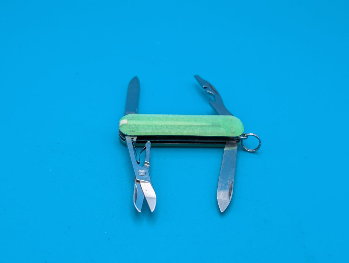Victorinox Rogue 58mm Swiss Army Knife Multi Tool! Glow in the Dark Scales!