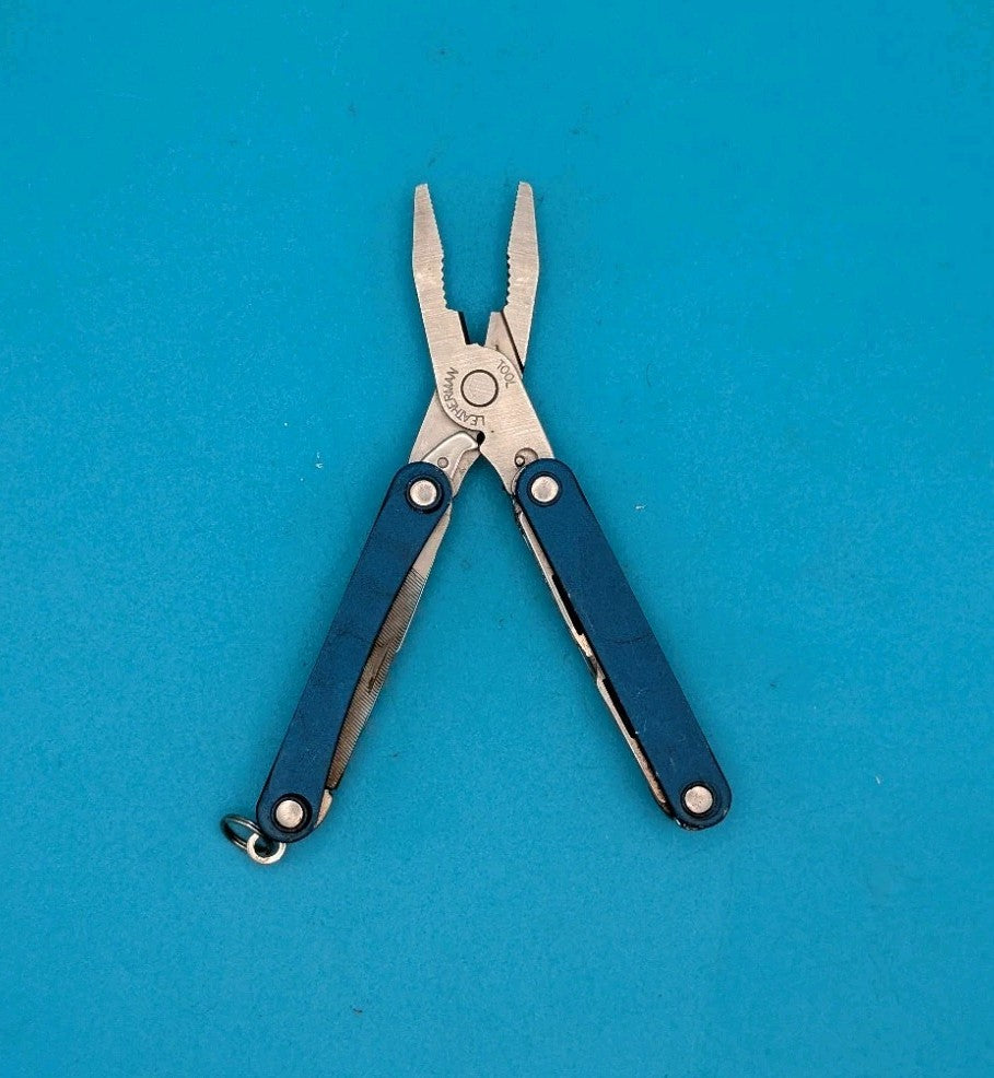 Leatherman SQUIRT PS4 Multi-Tool With Pliers Scissors Knife BLUE!