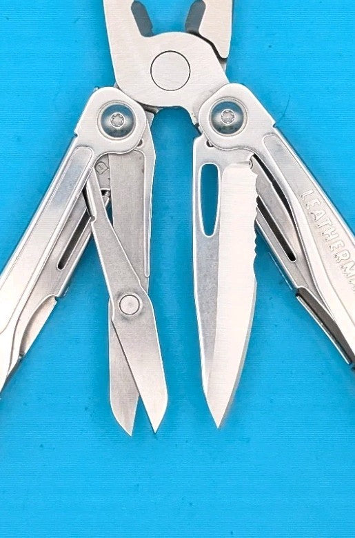 LEATHERMAN WINGMAN MULTI-TOOL! FAST SHIPPING! *20 x 30*