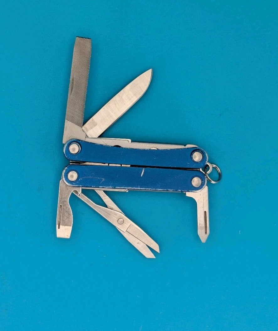 Leatherman SQUIRT PS4 Multi-Tool With Pliers Scissors Knife BLUE!