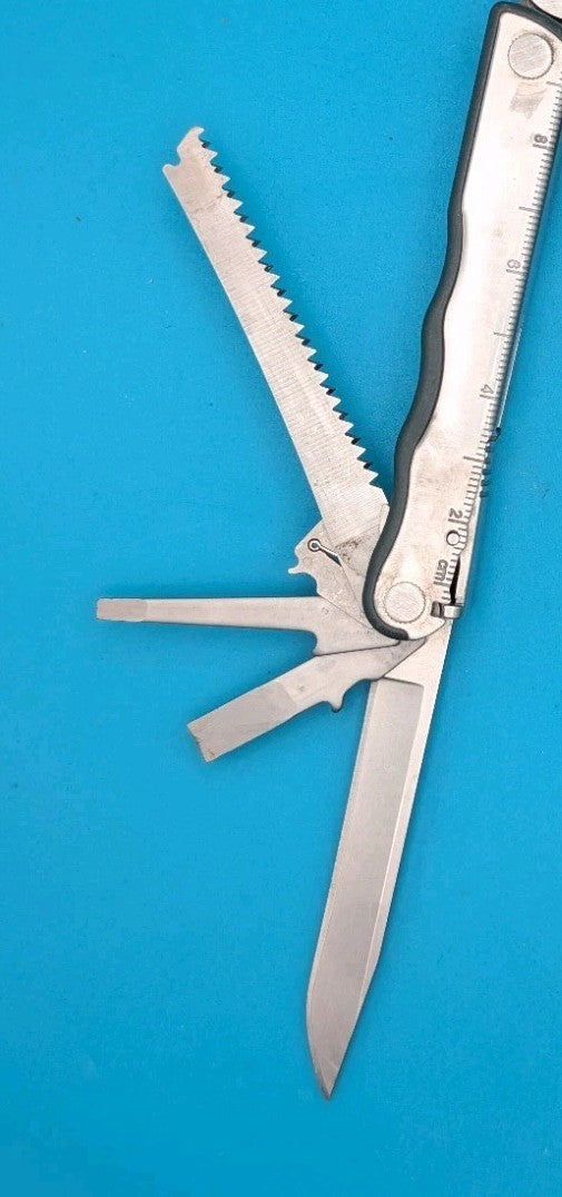 Leatherman Blast Multi-Tool, Missing Small Eyelgass Screwdriver
