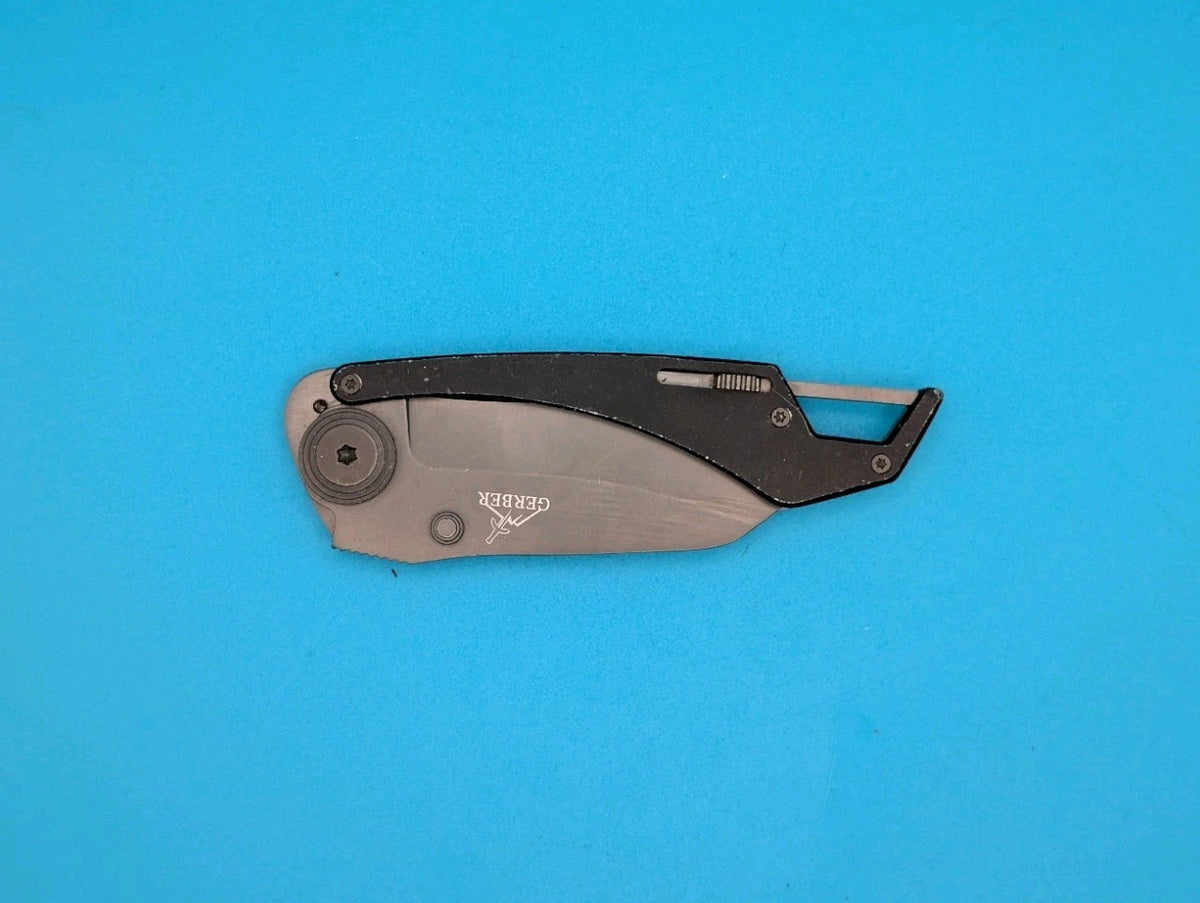 Gerber Descent II Plain Edge Folding Pocket Knife! Discontinued