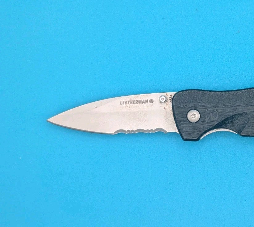 Leatherman Crater C33X Combo Edge Pocket Knife! Black!