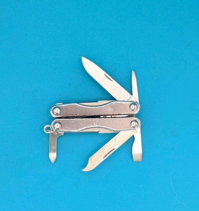 Leatherman Squirt S4 Multi-Tool, Key Ring, Retired, Gray
