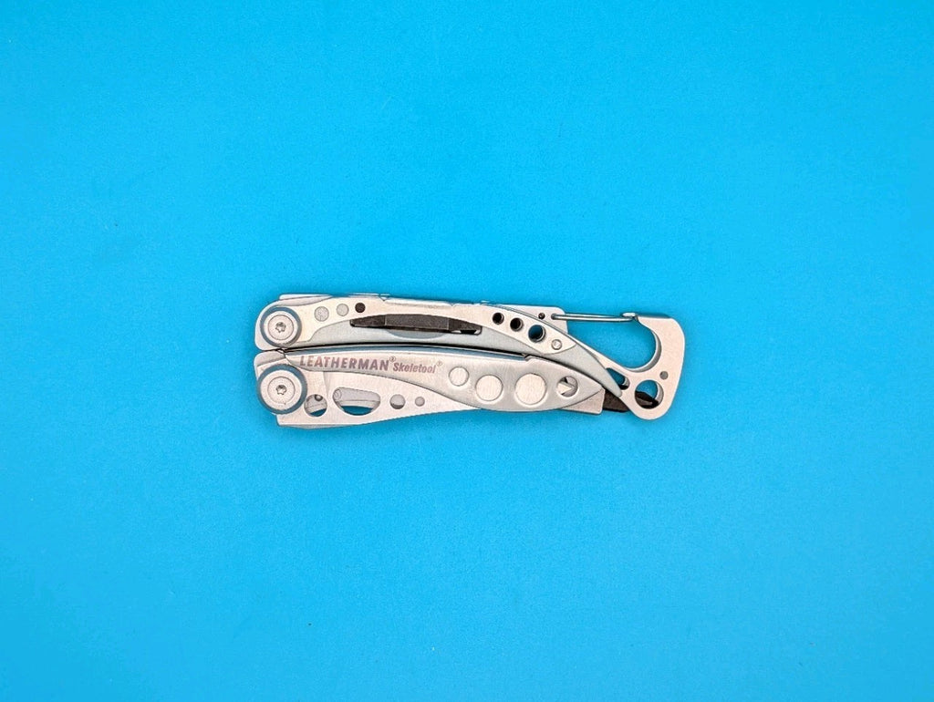 LEATHERMAN Skeletool Multi Tool - Combo Edge Blade Knife Pliers Carabiner!!!