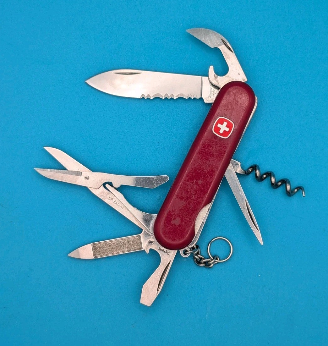 Wenger Serrated Traveler Red Swiss Army Knife Multi Tool!