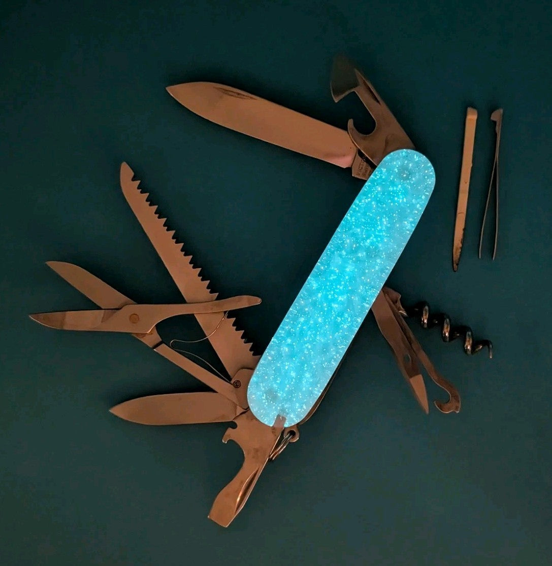 Victorinox Huntsman Glacier Ice Glow in the Dark Swiss Army Knife Multi Tool!