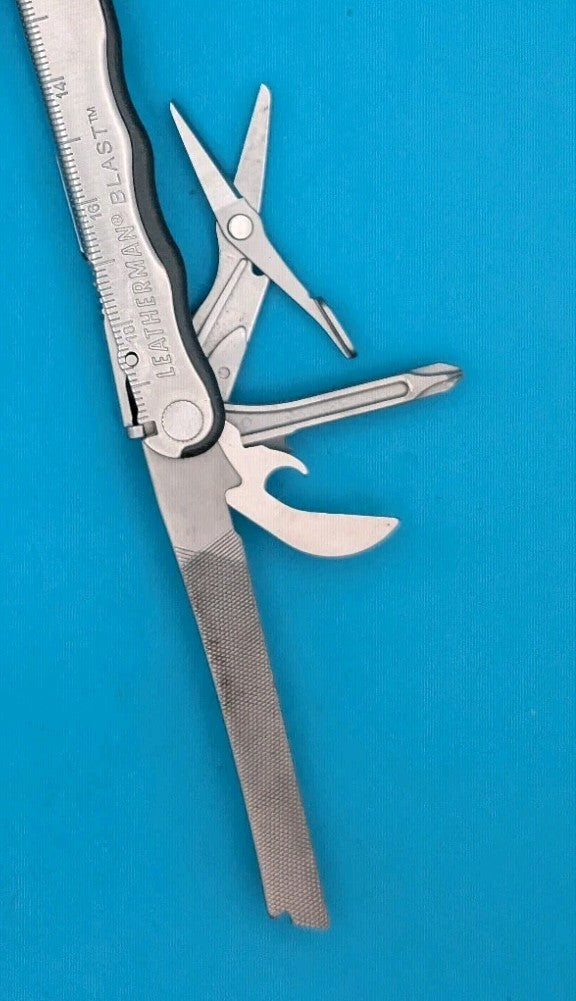 Leatherman BLAST Multi-Tool! *MISSING SMALL EYELGASS SCREWDRIVER*