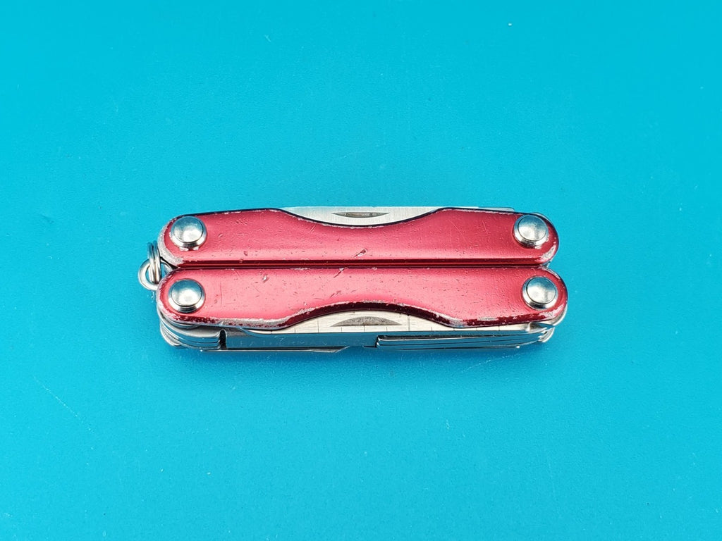 Leatherman Squirt S4 Multi-Tool, Key Ring, Retired, RED!