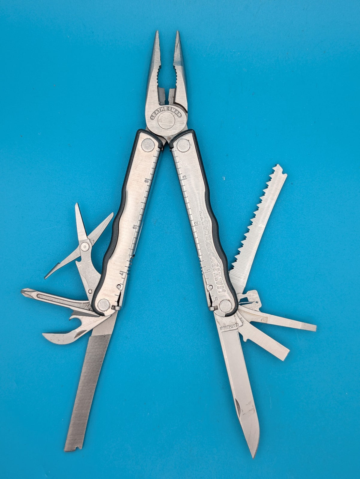 Leatherman BLAST Multi-Tool! *MISSING SMALL EYELGASS SCREWDRIVER*