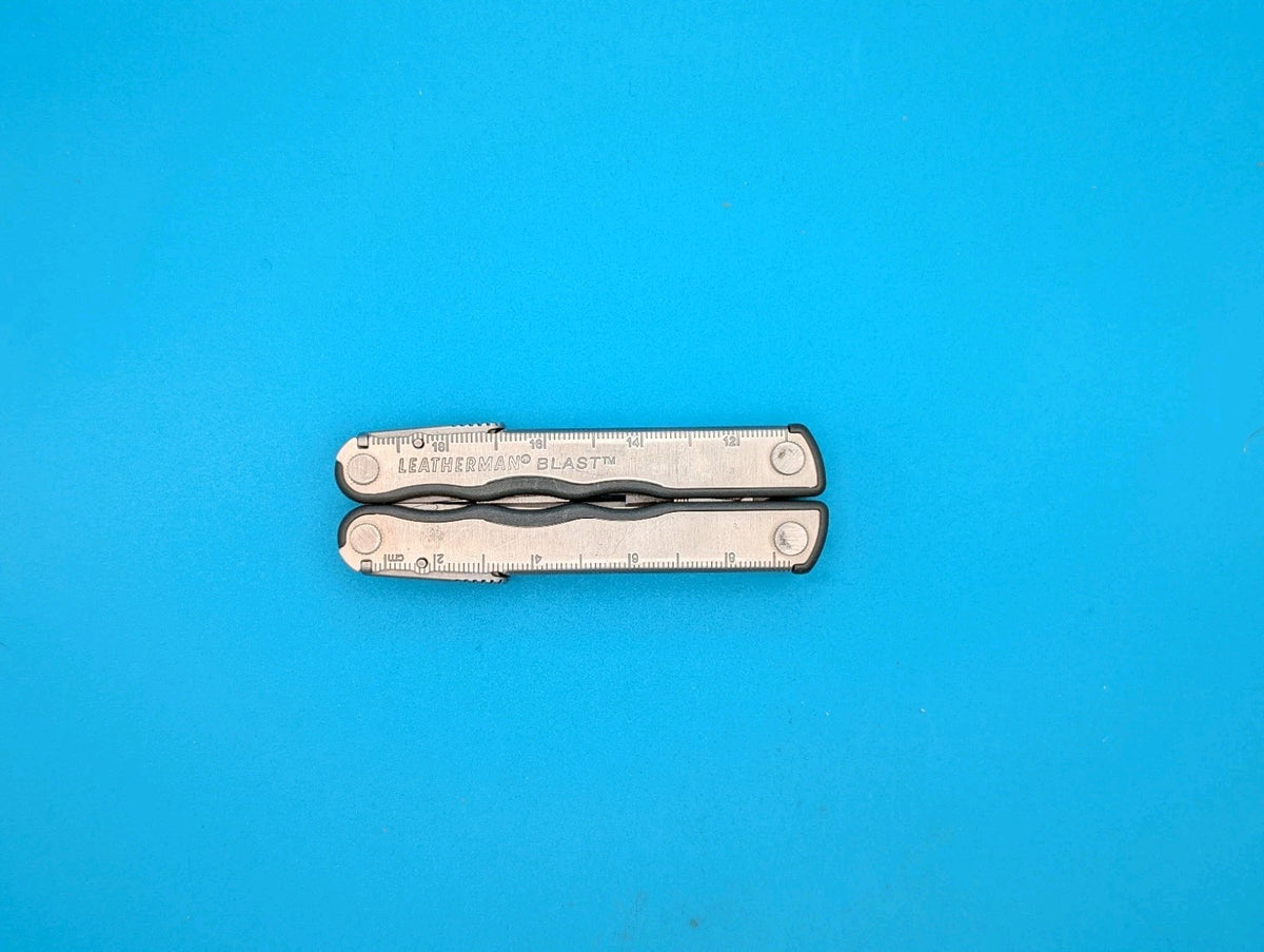 Leatherman BLAST Multi-Tool , Retired Multitool w/ Knife Pliers!