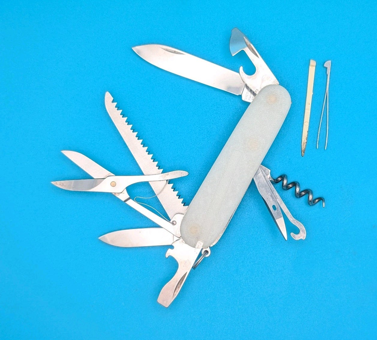 Victorinox Huntsman Glacier Ice Glow in the Dark Swiss Army Knife Multi Tool!