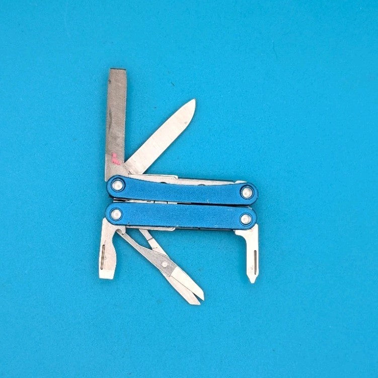 Leatherman SQUIRT PS4 Multi-Tool With Pliers Scissors Knife BLUE!