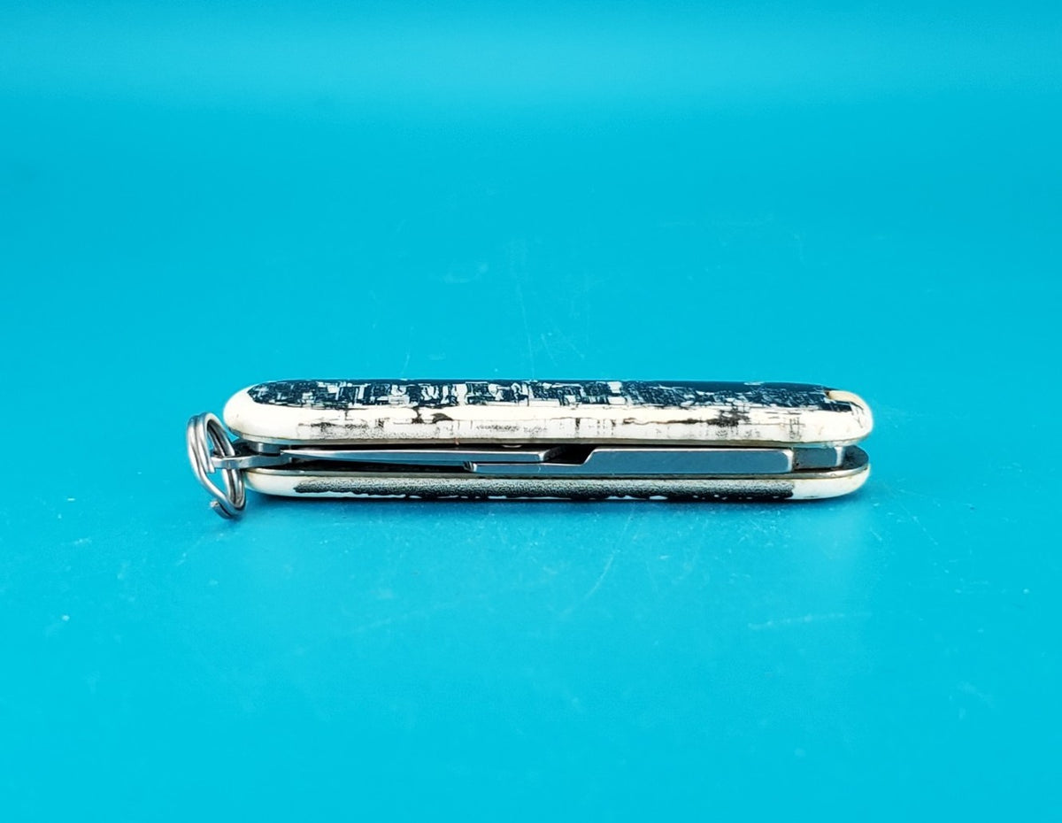 Victorinox Classic SD Swiss Army Knife New York Skyline Statue of Liberty!