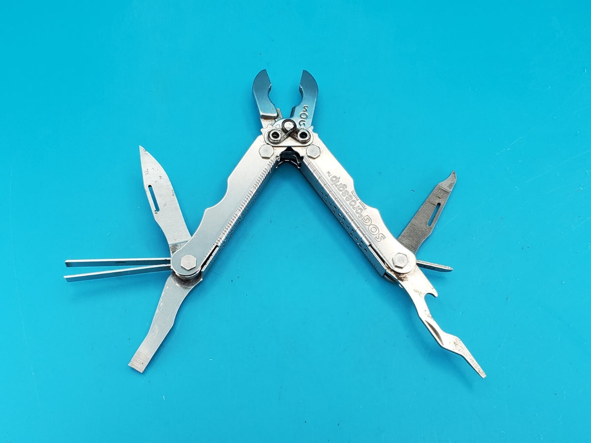 SOG Crossgrip Multitool Knife! With Sheath!