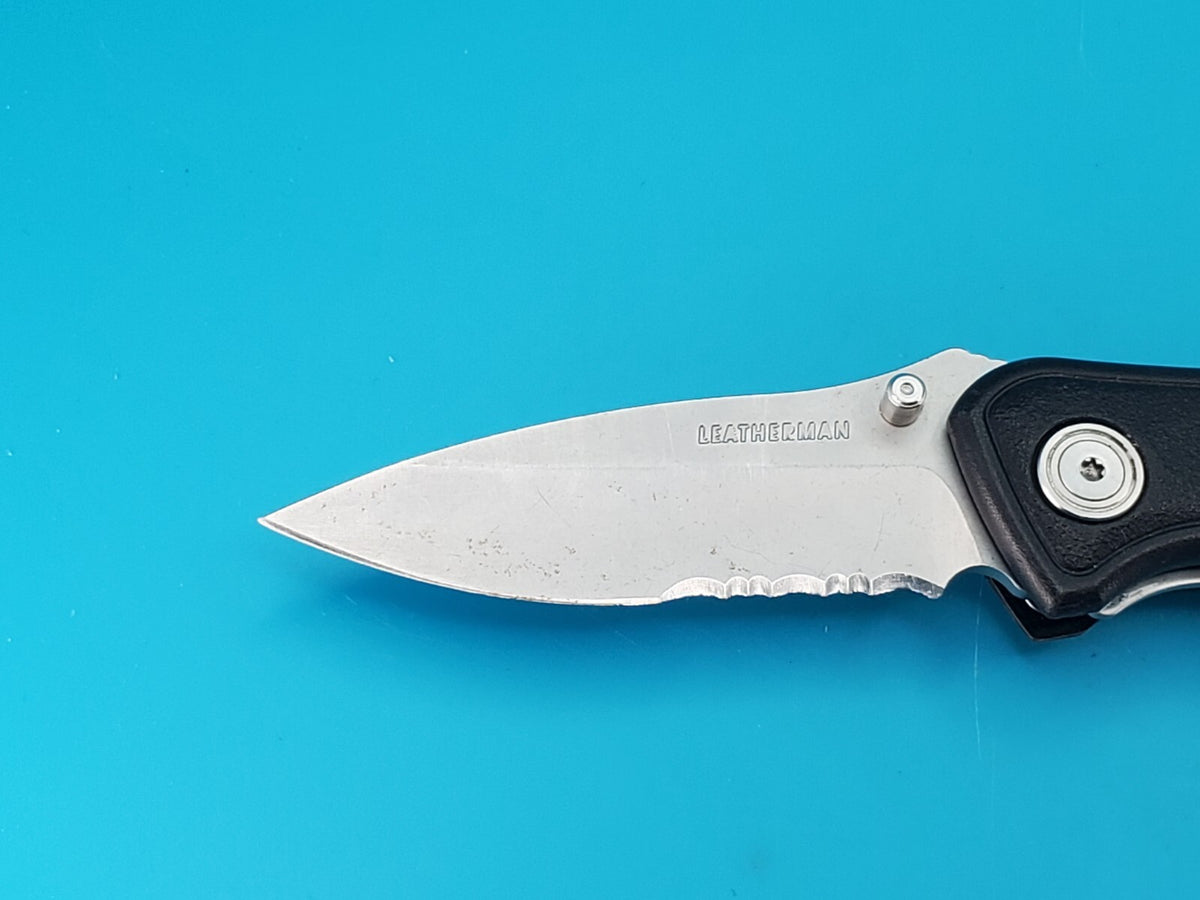 Leatherman C301 Pocket Knife with Clip Combo Blade Liner Lock!