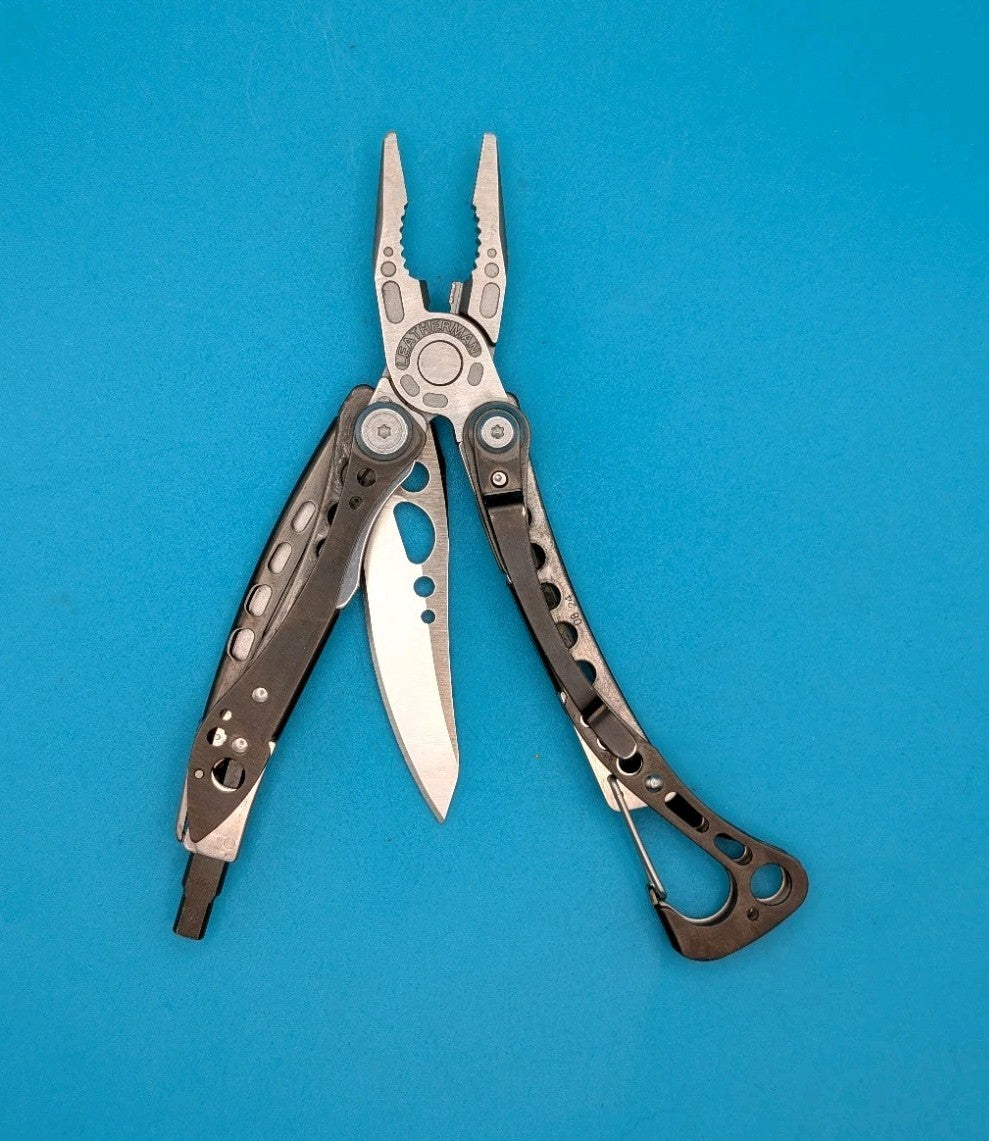 Leatherman Skeletool CX Multitool Plain Edge Knife!