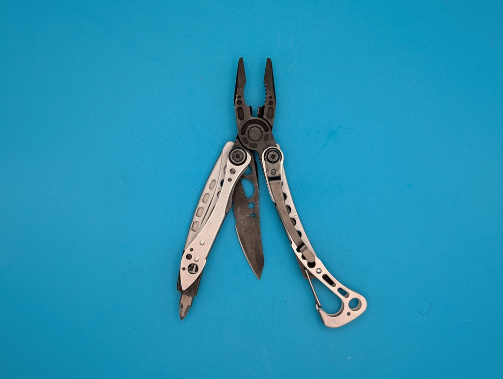 Leatherman Skeletool Multi Tool - Combo Blade Knife Pliers, Silver & Black