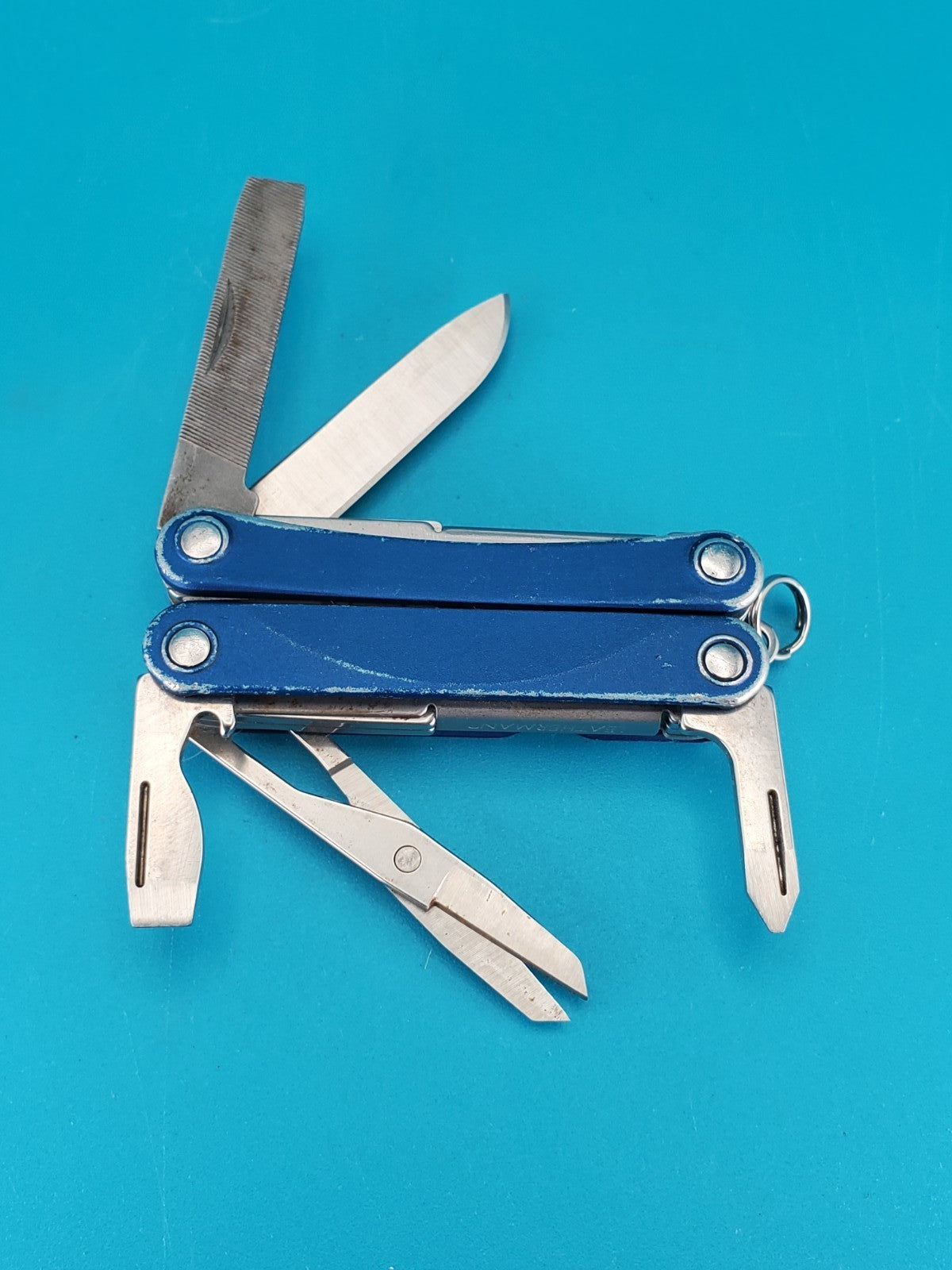 Leatherman Squirt PS4 Multi-Tool With Pliers Scissors Knife Blue