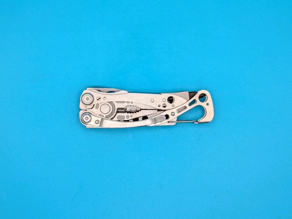 LEATHERMAN Skeletool Multi Tool - Combo Edge Blade Knife Pliers Carabiner!!!